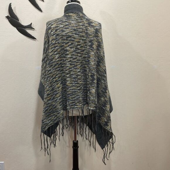 Anthropologie Willow & Clay Wool Blend Fringed Open Front Blanket Shawl - M / L - Picture 3 of 8